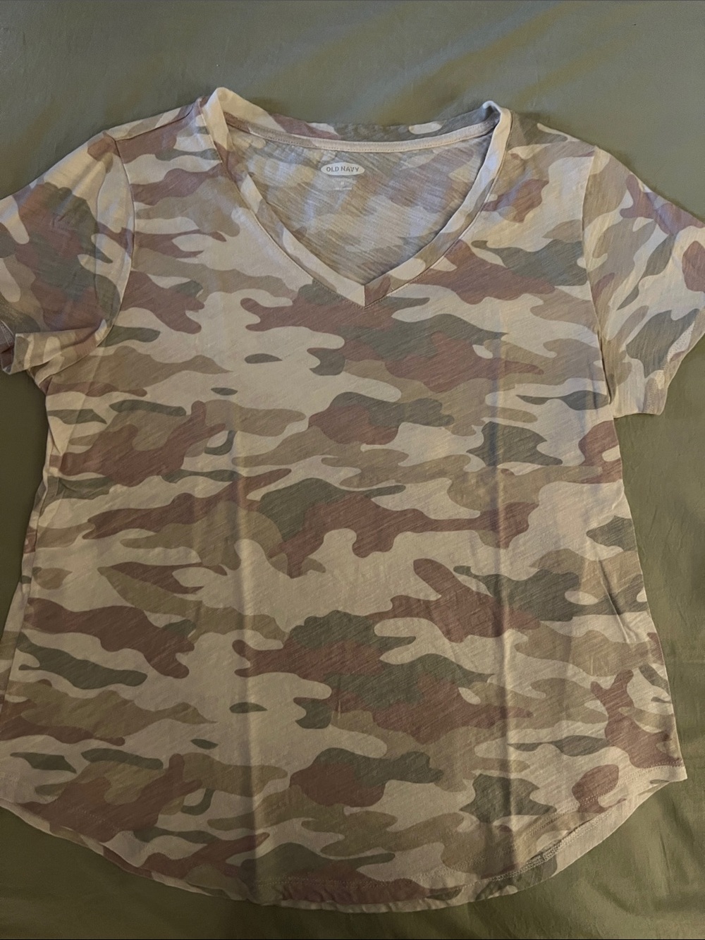 Old Navy Short Sleeve V-Neck Camo Tee in Blush and Sage